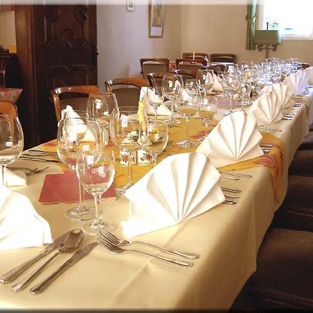 Graf Rolshausen 3* مونشاو