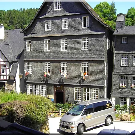 Graf Rolshausen 3* مونشاو