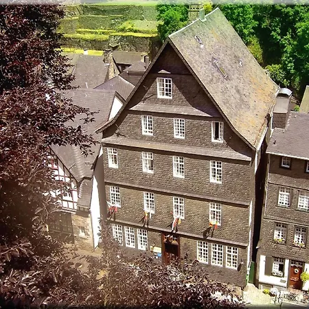 Graf Rolshausen فندق 3*