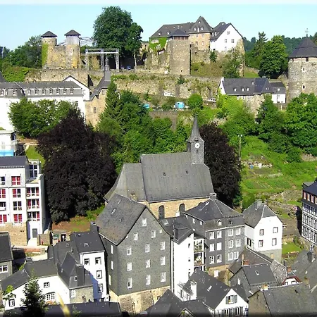 Graf Rolshausen فندق 3*