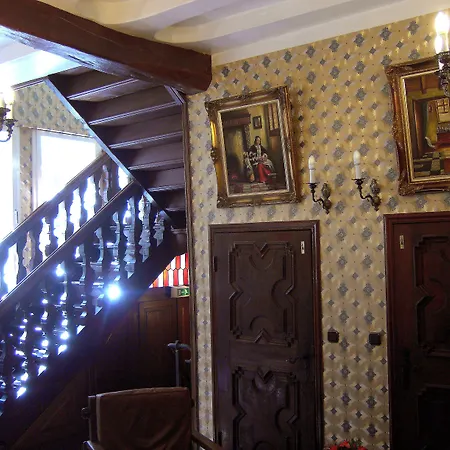 Graf Rolshausen فندق