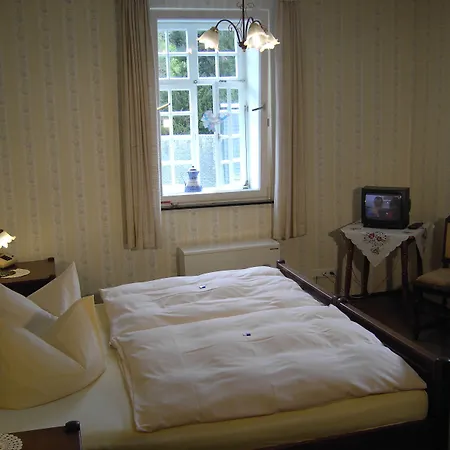 Graf Rolshausen فندق 3*