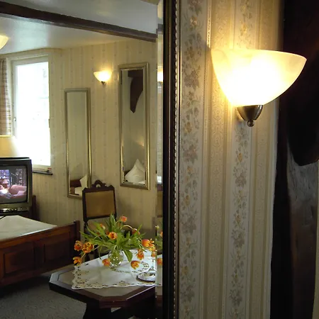 Graf Rolshausen فندق