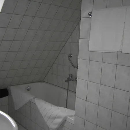 Graf Rolshausen 3* مونشاو