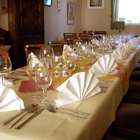 Graf Rolshausen فندق